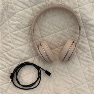 Beats by Dre Rose Gold Solo3 Wireless Headphones